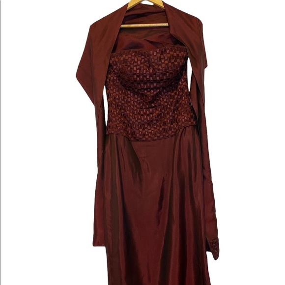Helen Morley Maroon Iridescent Embroidered Strapless Maxi Gown with Sash Size 6 - Picture 10 of 11